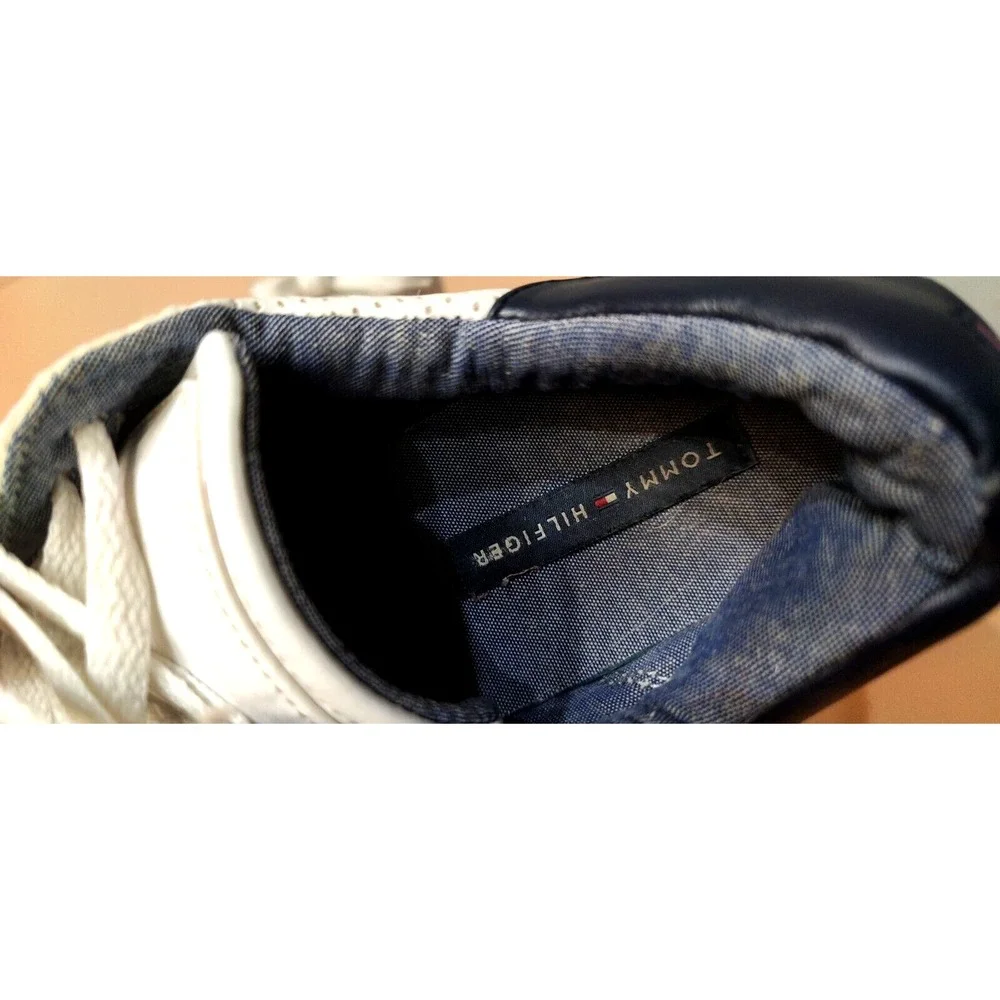 Tommy Hilfiger Womens Sneakers Size 7.5 Medium Classic Low‎ Top Walking Shoes